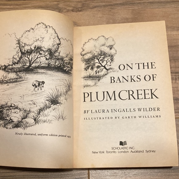 On the Banks of Plum Creek ~ Laura Ingalls Wilder ~ paperback 1953 - Picture 6 of 7